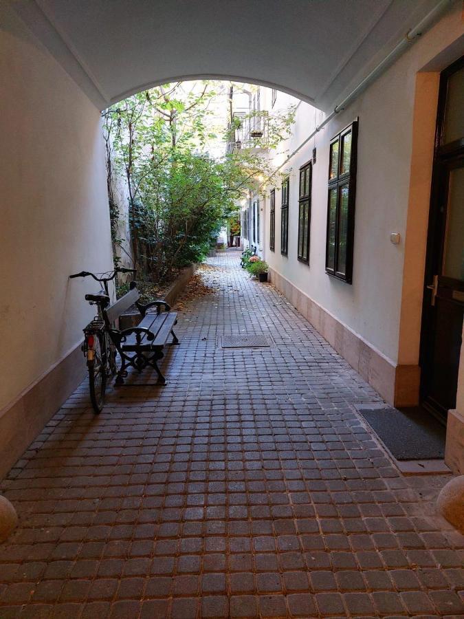 Happy Apartment In The Heart Of Budapest With 2 Rooms Exterior photo